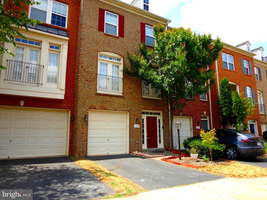 Foto principal - 24699 Kings Canyon Square