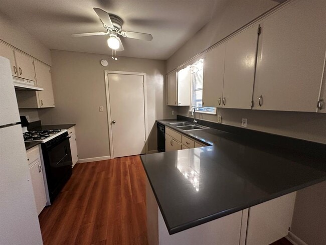 Building Photo - 2104 Wordsworth Dr