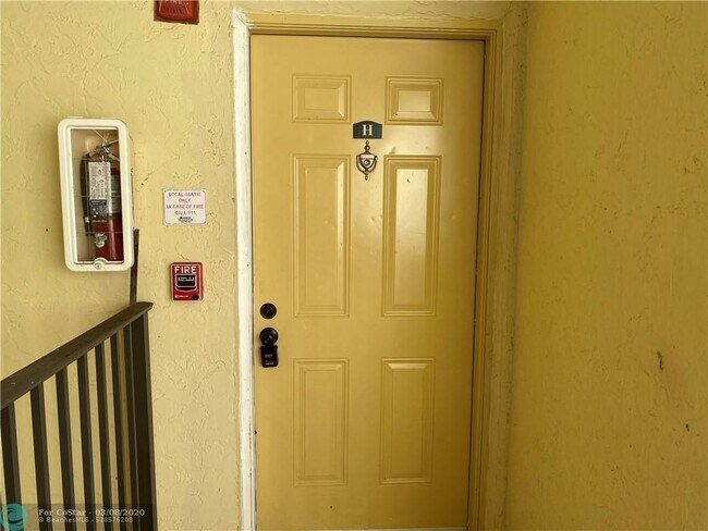 Foto del edificio - 1455 Lake Crystal Dr