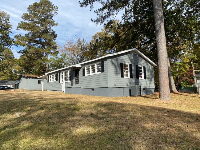 Building Photo - 3 Bedrooms, 1 Bathroom - Home in West Rome!