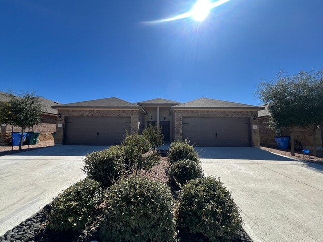 Foto del edificio - Luxury 3/2 Duplex in Seguin, Texas