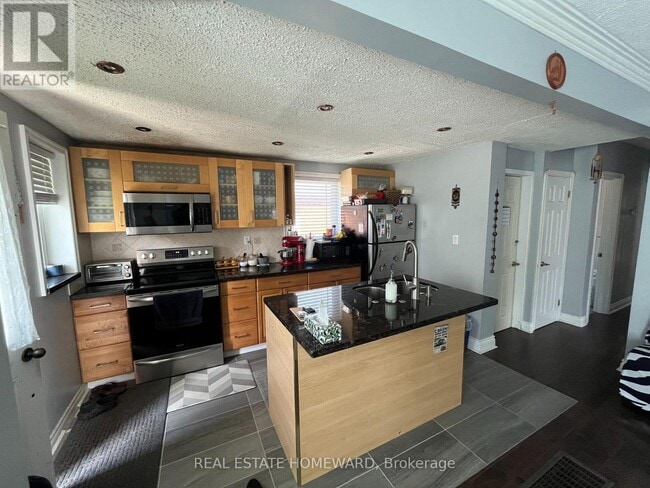 Building Photo - 137 Harewood Ave