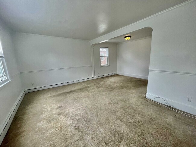 Building Photo - 102 Staunton St