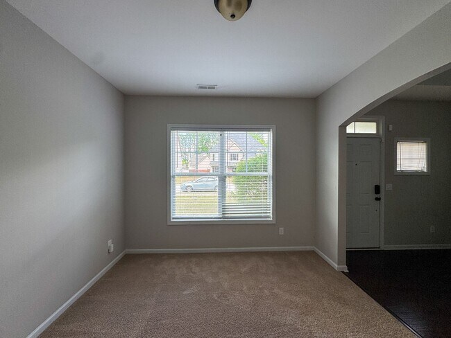 Foto del edificio - Spacious 4 Bed 2.5 Bath Fayetteville Home