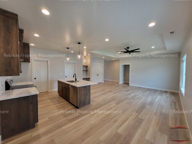 Foto del edificio - 557 Sagebrush St