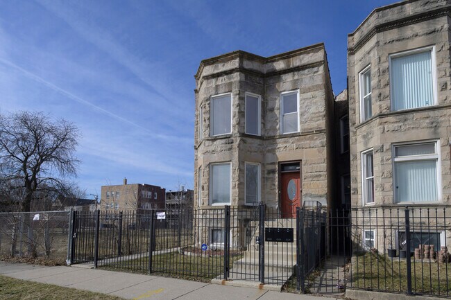 Building Photo - 6550 S Drexel Ave