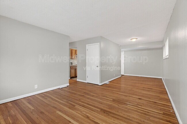 Foto del edificio - 257 Glen Garry Rd