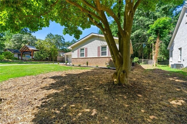 Building Photo - 4192 N Shallowford Rd