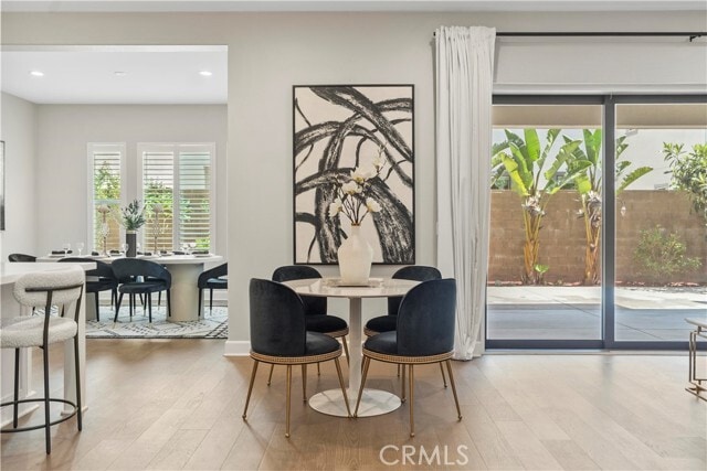 Building Photo - 370 Sawbuck