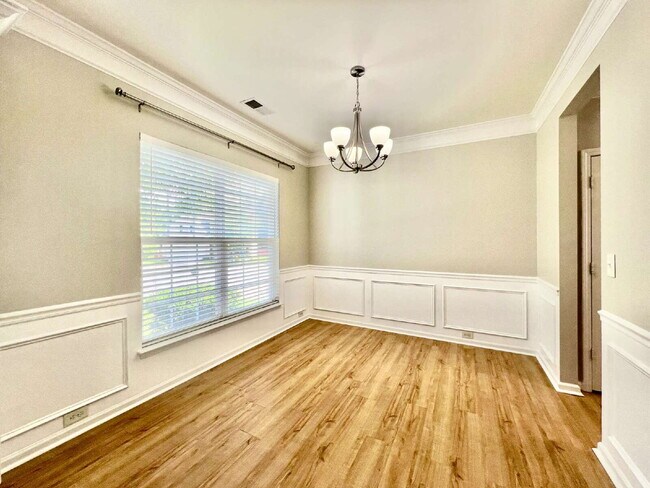 Foto del edificio - SPACIOUS 3 BEDROOMS!