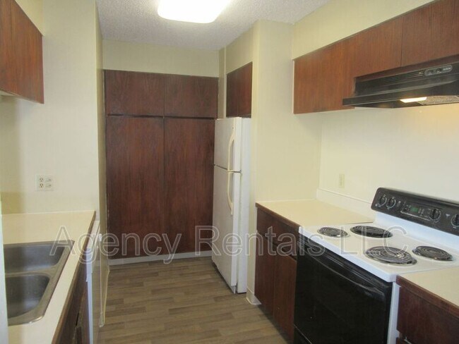 Building Photo - 581 Kamoku St