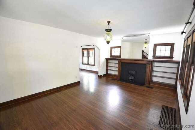 Building Photo - 445 Oakland Park Ave