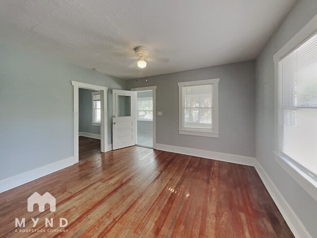 Building Photo - 543 13th Ave S Unit 1