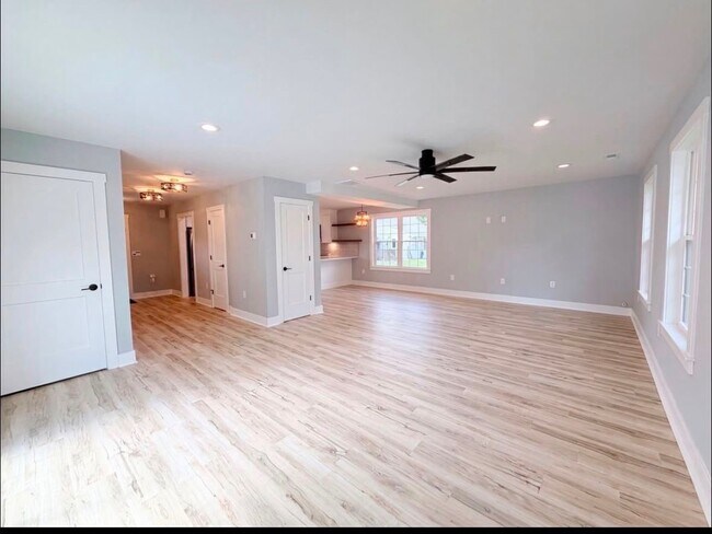 Foto del edificio - 80 Wooded Ridge Dr