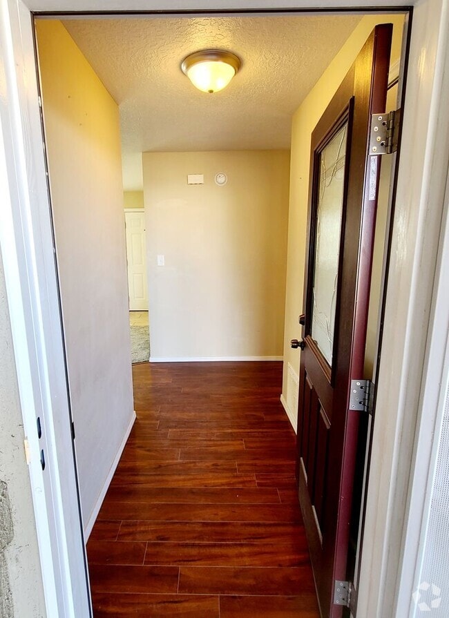Building Photo - 1121 Cottonwood Ct SE