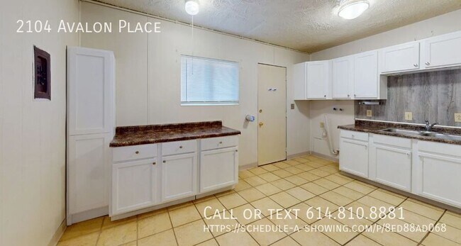 Building Photo - 2104 Avalon Pl