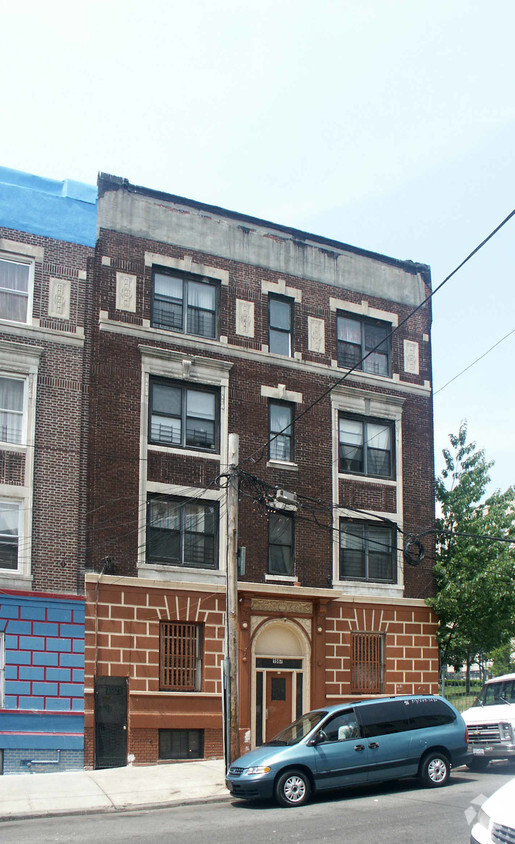 Primary Photo - 1667 Nelson Ave