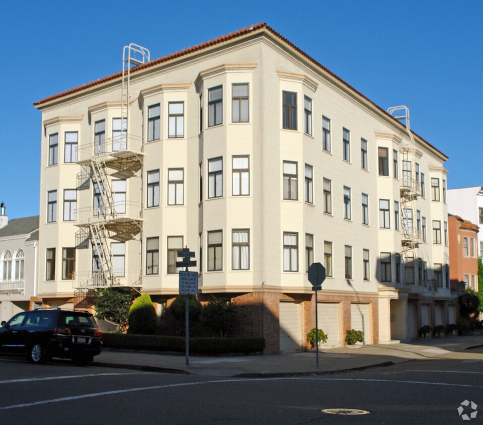 Building Photo - 201 Mallorca Way