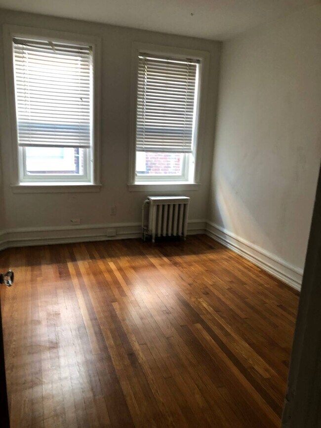 Foto del edificio - 4112 Baltimore Ave