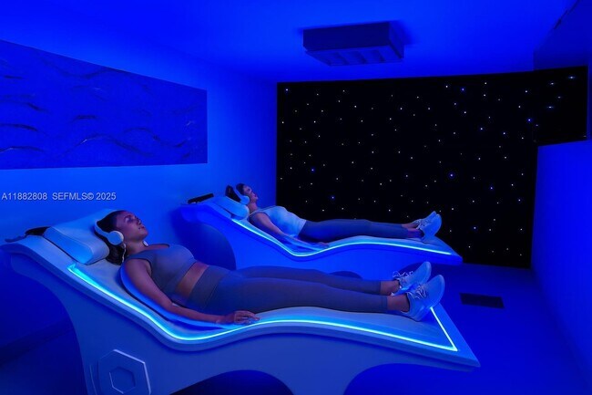 Foto del edificio - 6799 Collins Ave