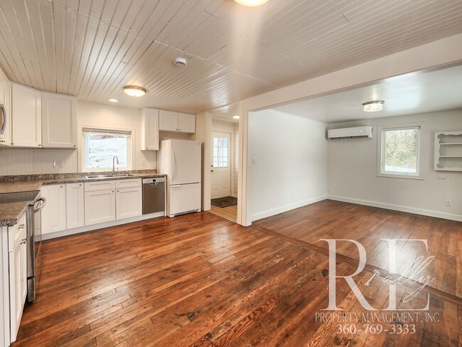 Foto del edificio - Charming 2-Bed Retreat with Hood Canal Vie...