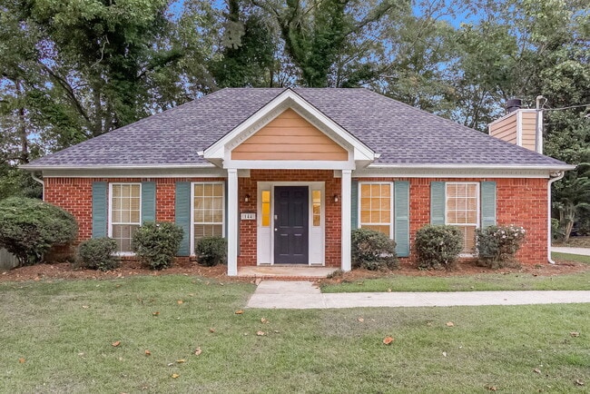 Building Photo - 144 Carriage Dr