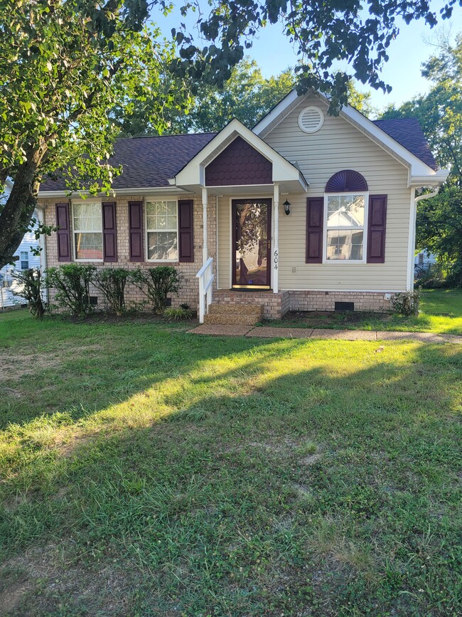 Building Photo - 604 Forest Park Ct