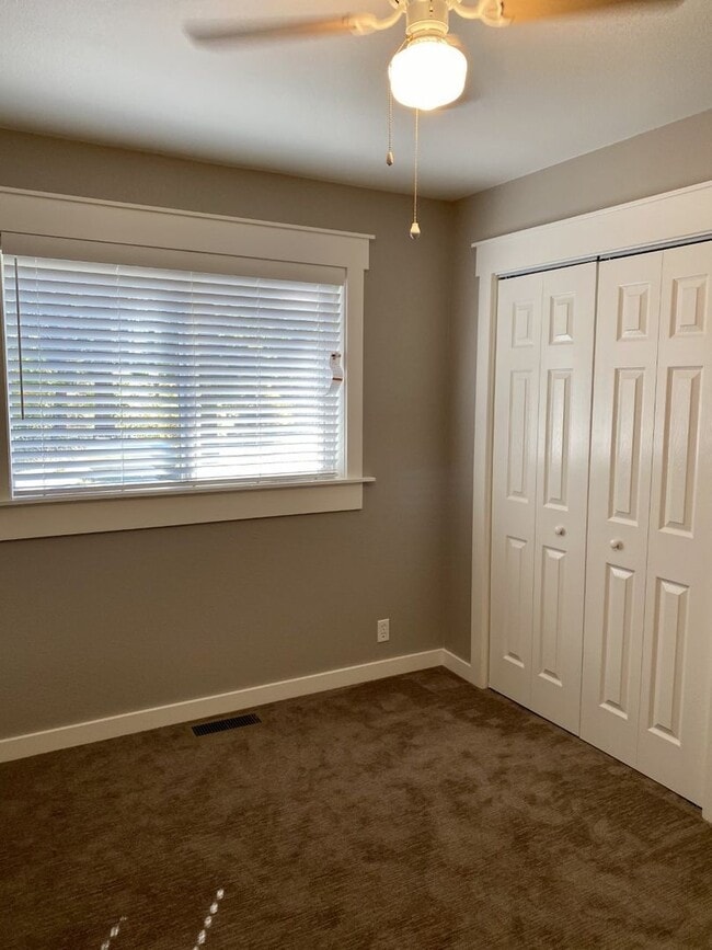 Building Photo - Fully renovated rambler on Westisde Rd with large shop