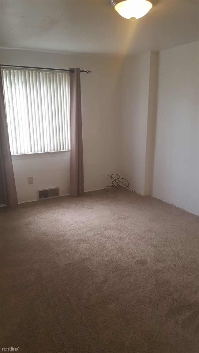 Foto del edificio - 2 br, 1 bath  - 334 E Pike St