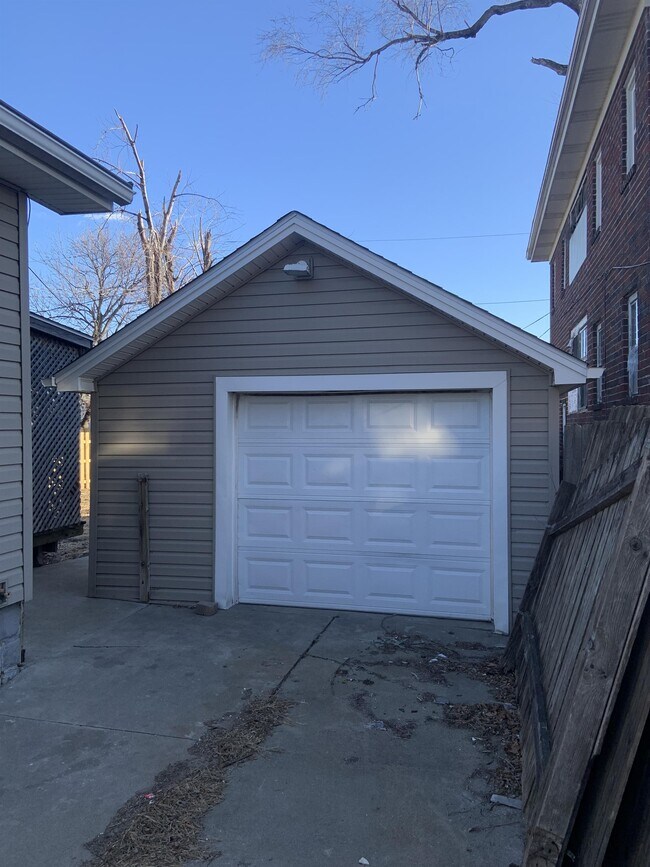 Building Photo - 2927 Avenue C