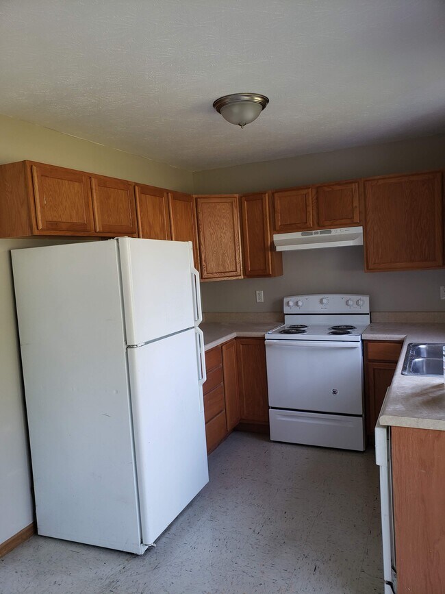 Building Photo - 103 Fairway Plz