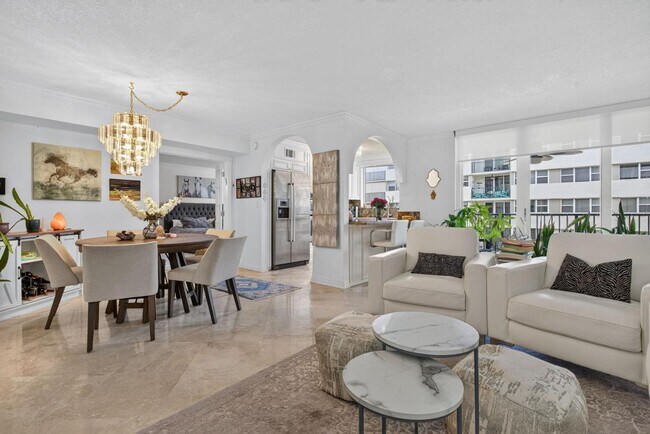 Building Photo - 1238 Hillsboro Mile