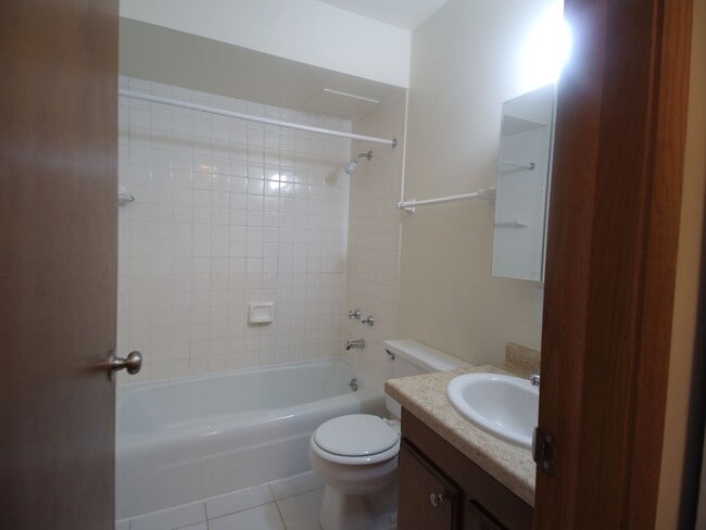 Interior Photo - Oakland Manor Apartments
