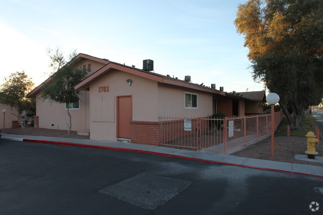 Building Photo - Las Vegas Manor Apartments