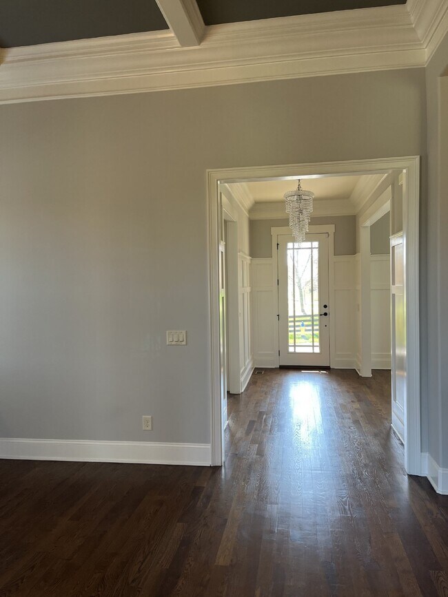 Building Photo - Charming Rental Property in Prime Franklin...