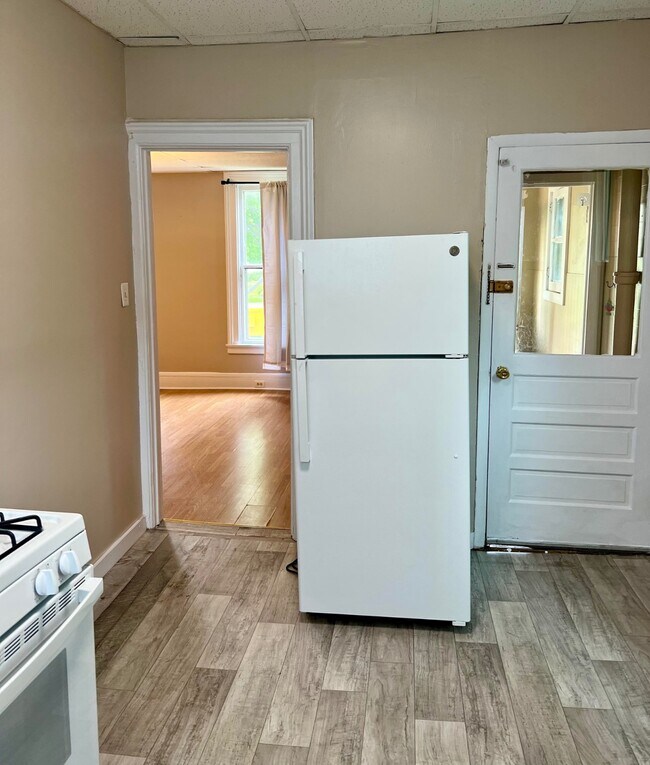 300 Williams St Unit Back Lower, Johnstown, NY 12095 Room for Rent in