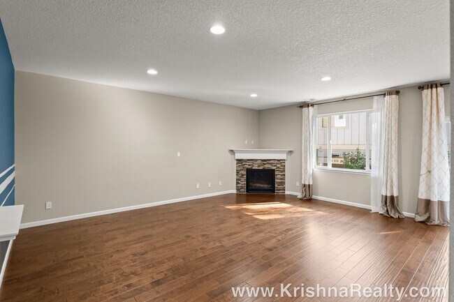 Building Photo - Charming 5 BD* 2.5 BA* Single Family Home ...