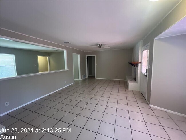 Building Photo - 3302 Laguna Dr