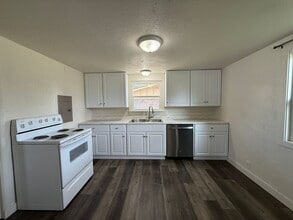 Building Photo - 202-204 E 19th Ave