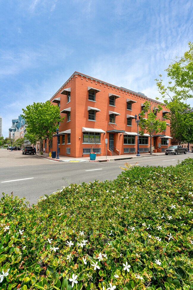 Foto del edificio - 448 W Market St