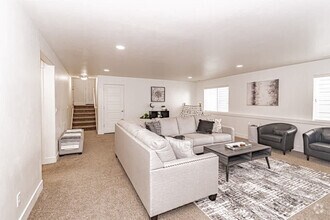 Building Photo - 1131 Adams Ct