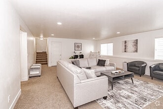 Building Photo - 1131 Adams Ct