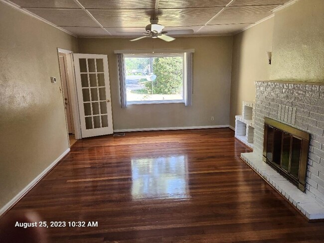 Building Photo - 531 E Miracle Strip Pkwy