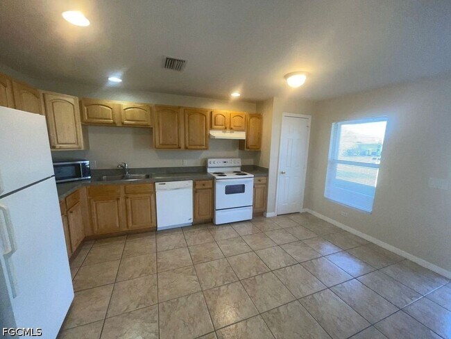 Foto del edificio - 210 Hightower Ave S