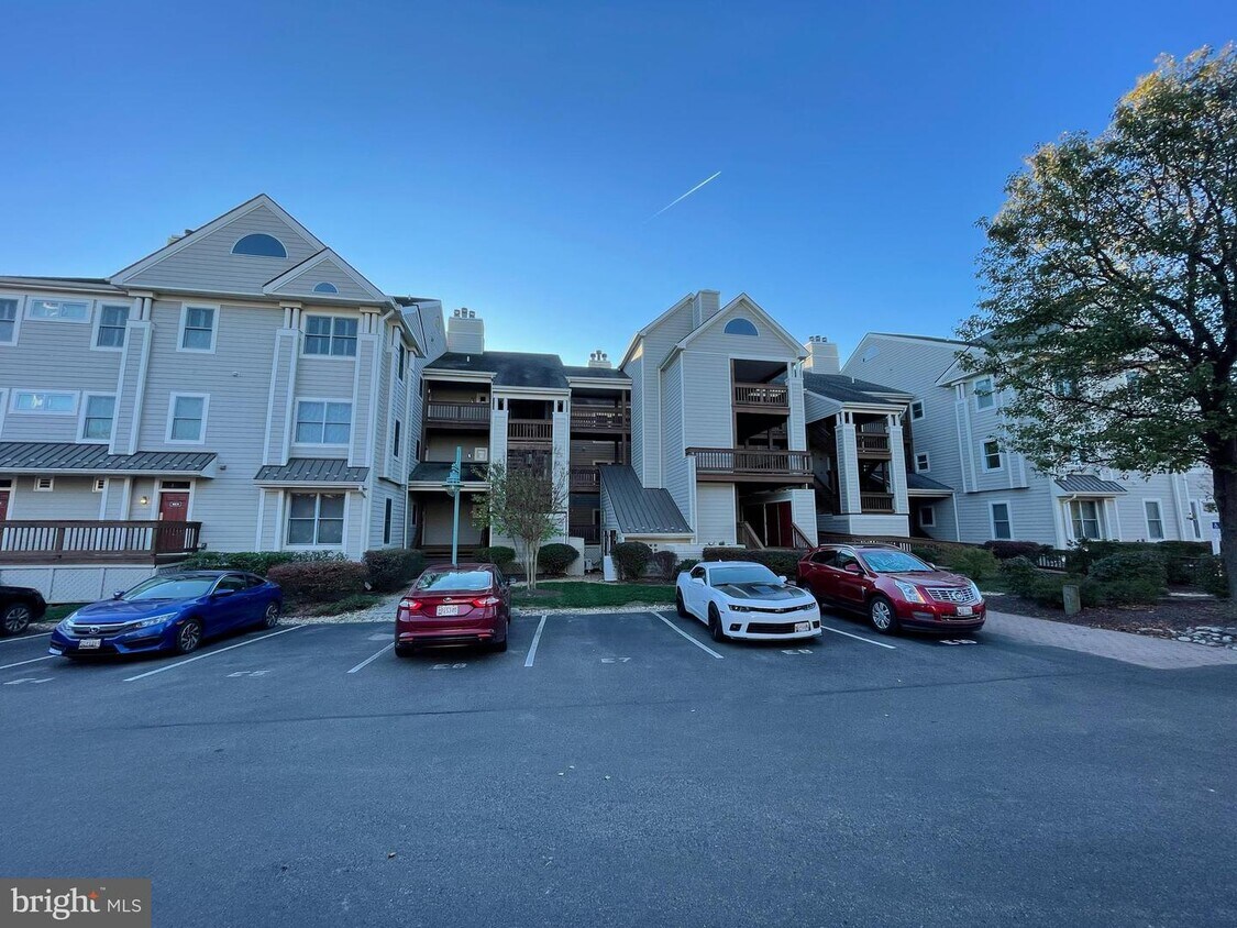 524 Runabout Loop Unit 524, Solomons, MD 20688 Room for Rent in