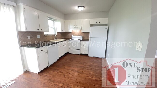 Building Photo - Spacious 3 Bedroom, 1 Bathroom Duplex for ...