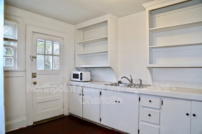Building Photo - 614 N Ellis St