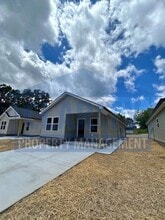 Building Photo - 1594 Perry St SE