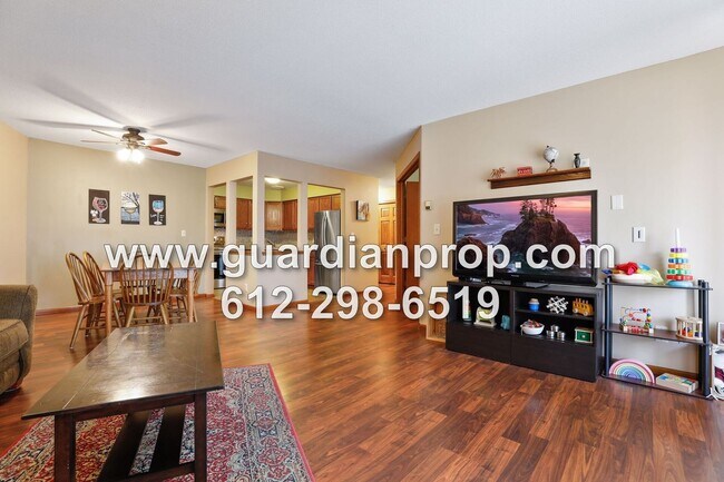 Foto del edificio - Top Floor Condo Available September 1 in H...