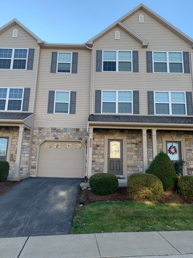 Foto del edificio - 3 Bedroom 3 Story 2.5 Bathroom Town-Home F...